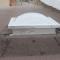 DOMO CUADRADO DE ACRILICO DE ALTO IMPACTO CON BASE Y MARCO DE ALUMINIO.