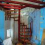 Escalera con llegada a mezanine