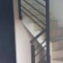 Escalera minimalista metalica