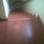 Duela laminada color Jatoba en piso y escalera