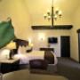 Room 1 Queen bed