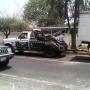 maniobra subiendo una caja a un camion
