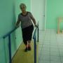 Entrenamiento de la marcha en barras paralelas
