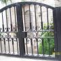 pequeña puerta de jardin