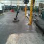 Muestra de lavado de piso en nave industrial
