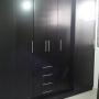 closet color chocolate, amplio