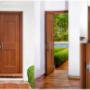 Puerta batiente con intermedio y duela doble vista