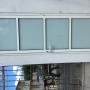 Subido por visitante en 27/09/2016 - Puerta abatible línea de 3" con película de color blanco en vidrios.