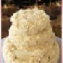 Pastel de boda con rosetones en azucar