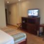 Standard room with a queen bed