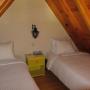 Room with 1 double bed and 2 twin be