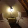 Room with 1 double bed and 2 twin be