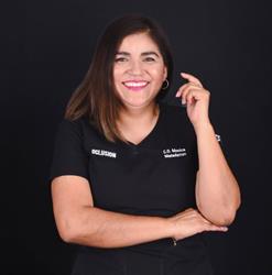 Sonrisa bella en boca sana