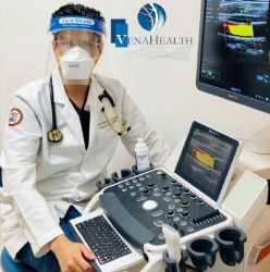 Dr. Mishell Santander Becerra, Angiólogo