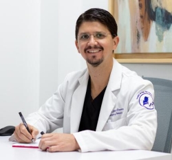 Dr. Roberto López