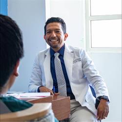 Dr. José Ricardo Vázquez Rea - Traumatólogo, Ortopedista y Cirugía Articular