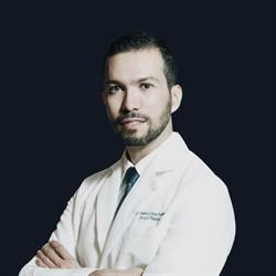 Dr. Flavio Ochoa Padilla, Cirujano plástico