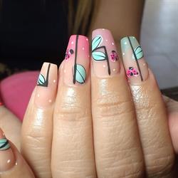 Uñas Maryana