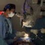 Neurocirujano Mallyolo en intervención quirúrgica